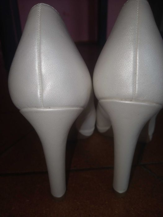 Suknia ślubna oraz buty ślubne