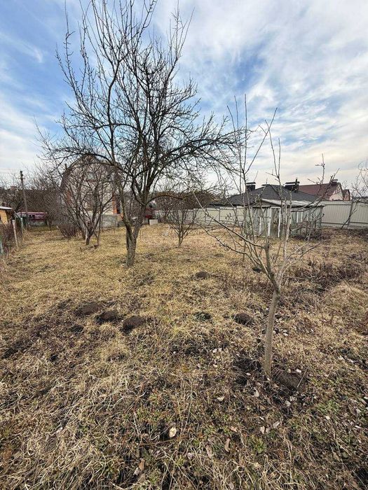 Продаж дачного будинку за Дубовим озером