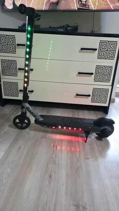 Електросамокат Razor E90 Lightshow