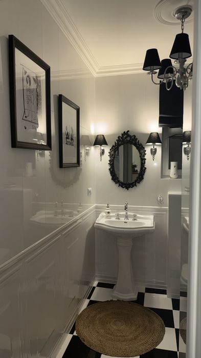 Czarne stylowe  lustro