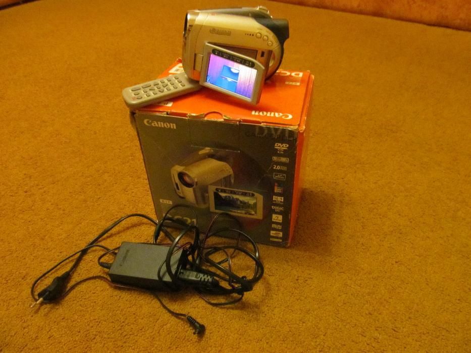 Продам DVD видеокамеру Canon DC21