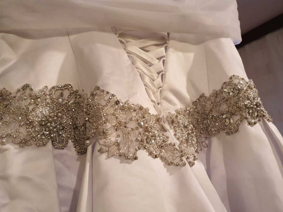 Suknia ślubna z kieszeniami