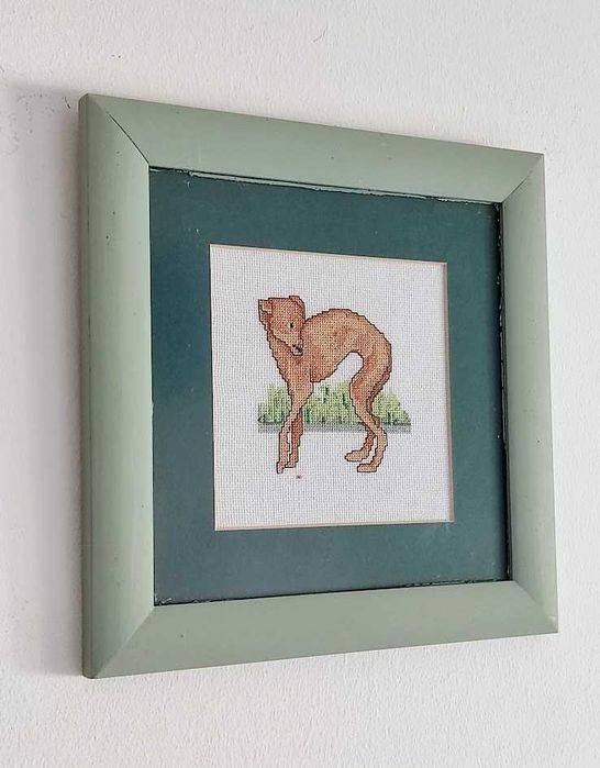 Quadro de cão galgo a ponto cruz
