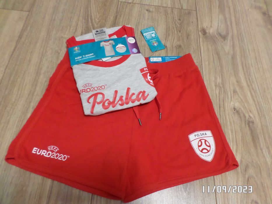 sportowa koszulka+ spodenki-s-146/152 cm-Polska-zestaw