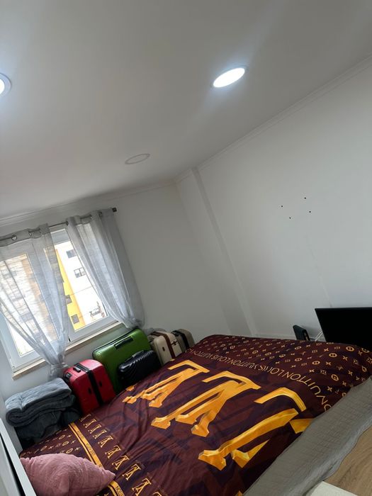 Aluga-se um  quarto para casal ou duas meninas no ambiente agradavel