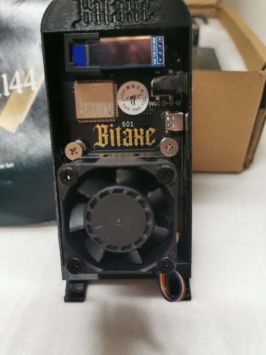 Nowa kompaktowa koparka kryptowalut typu ASIC, model Bitaxe Gamma 601