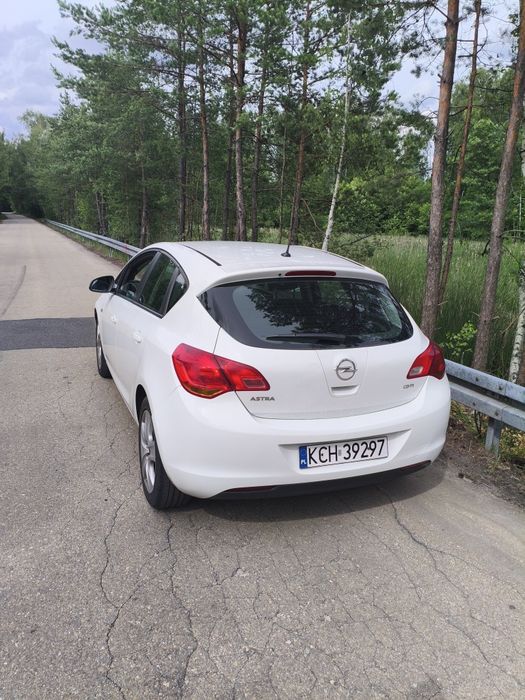 Opel Astra rok 2012