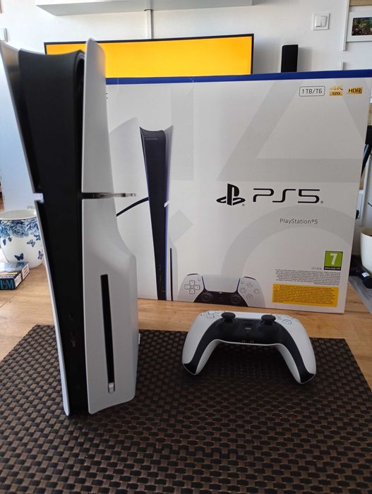Konsola ps5 slim 1tb z napędem najnowszy model