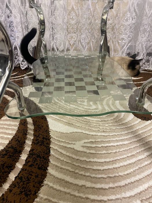 Продам стол стеклянный