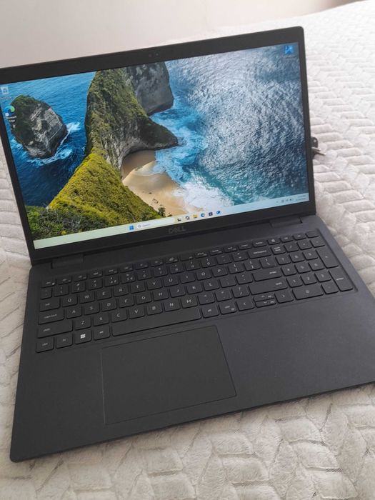 Laptop Dell Latitude 3520.