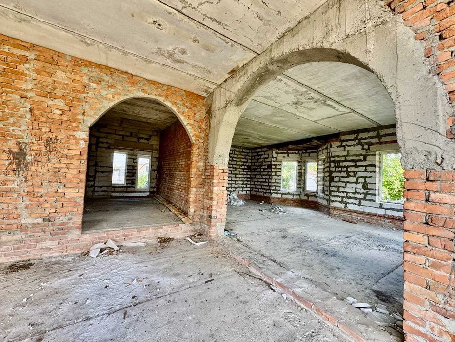 ОТДЕЛЬНО СТОЯЧА Будівля в ЦЕНТРІ -10 с.під дит.САДОЧОК, комер. -підвал