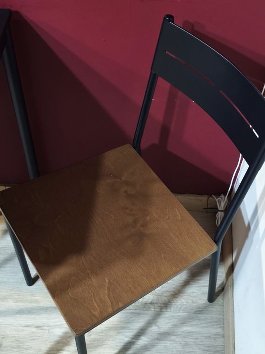 Mesas e cadeiras (3 conjuntos)