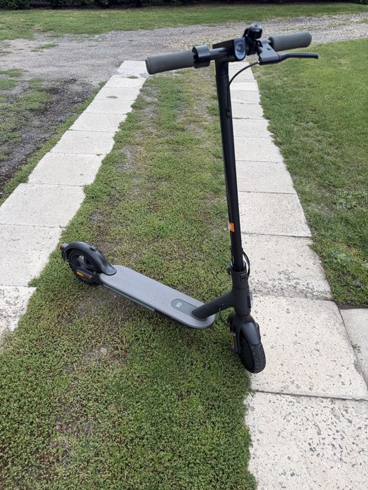 Mi electric scooter essential