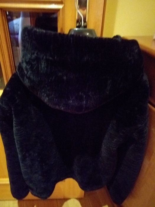 Casaco em pelo preto Zara