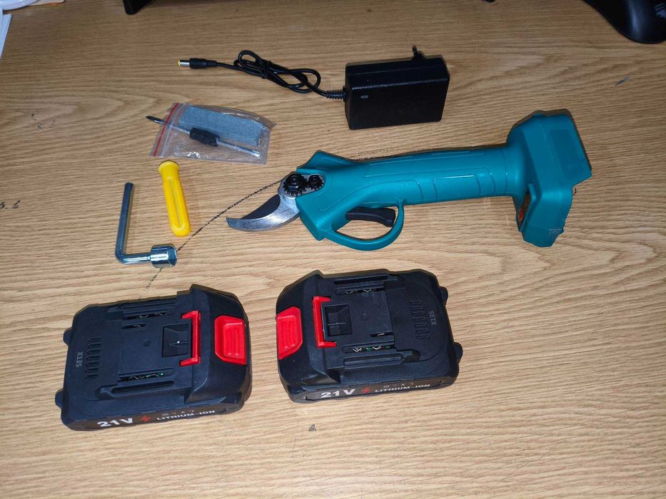 Tesoura Poda Ferramenta Elétrica | DUAS BATERIAS | NOVA