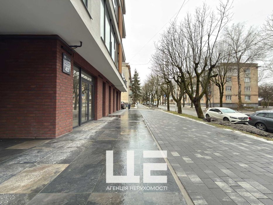 Продаж комерційного приміщення. 204кв.м. Фасад. вул. Окружна 43.