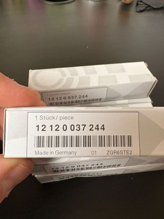 нові оригінальні свічки запалювання Bosch / BMW