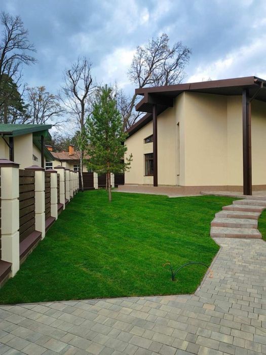 Продам будинок в санаторно-курортній зоні м. Києва (Пуща-Водиця )