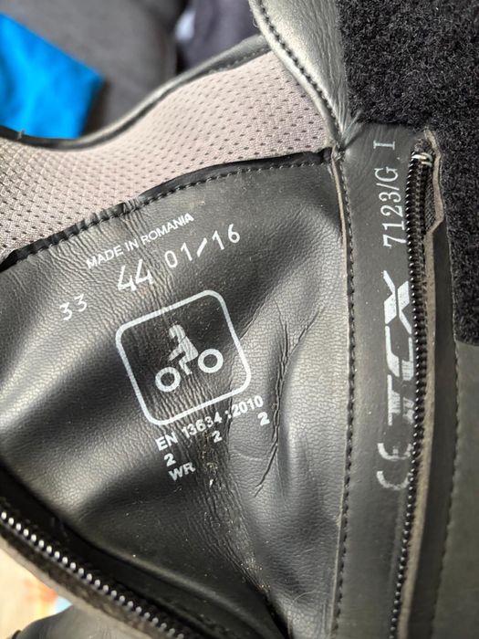 Botas TCX pretas, com goretex, tamanho 44