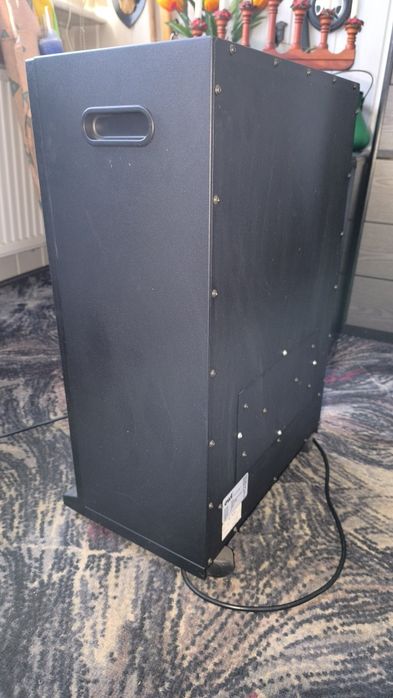 Kominek elektryczny z funkcją grzania na kółkach