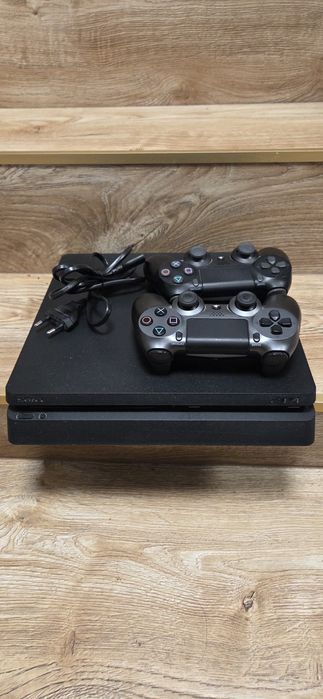 Stacja PS4 +2 x pad