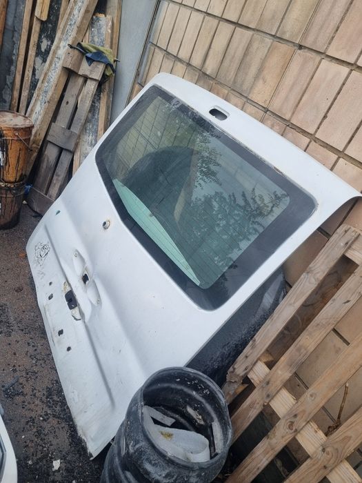 Ляда, Кришка багажника Рено Трафік