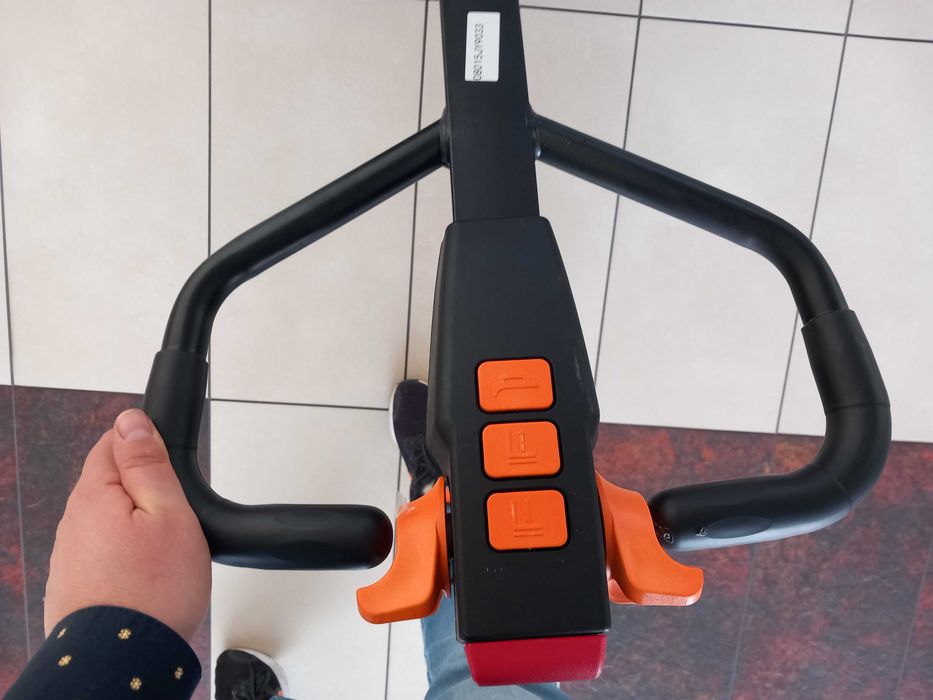 Paleciak Elektryczny 1500kg Widły L-1000 Na Auto Mały Zwrotny Heli