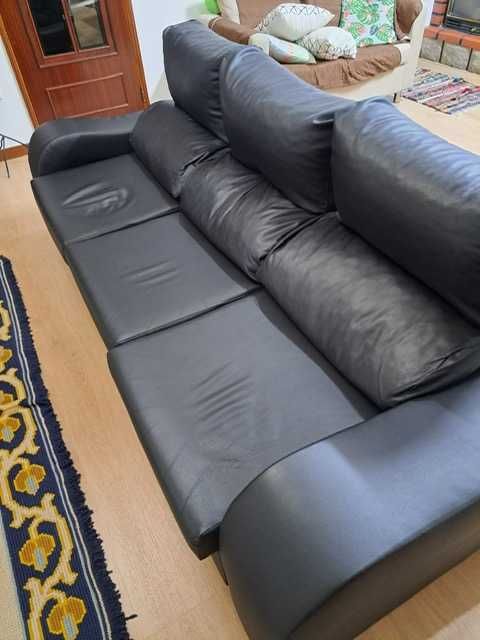 Sofá chaise longue pretos com 3 assentos e 2 bancos removíveis