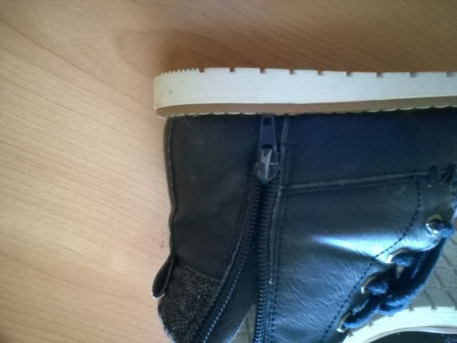 Botas em pele cor azul