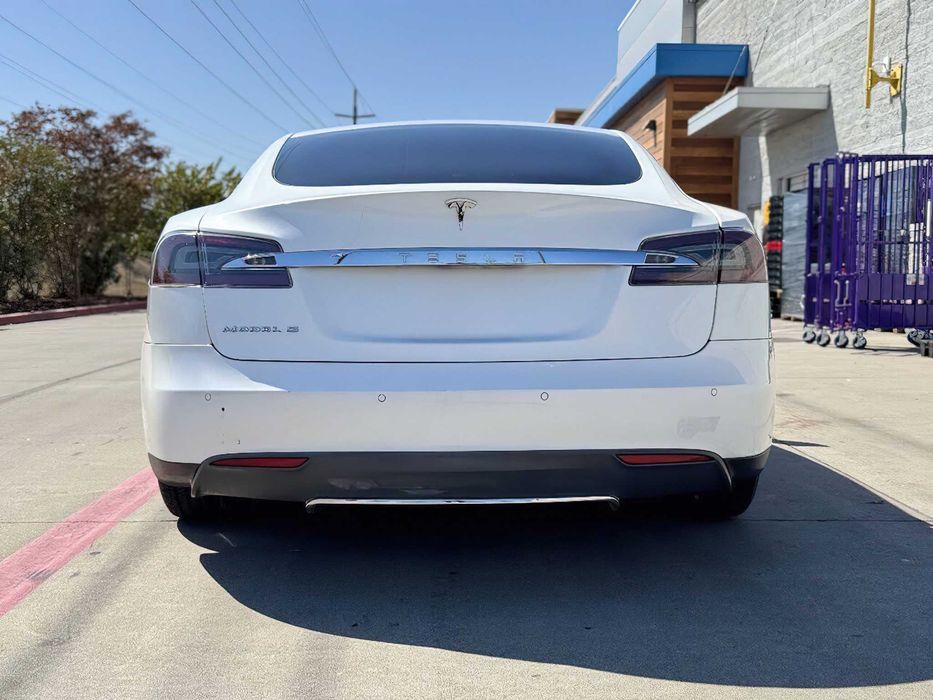 Tesla Model S 85      2013