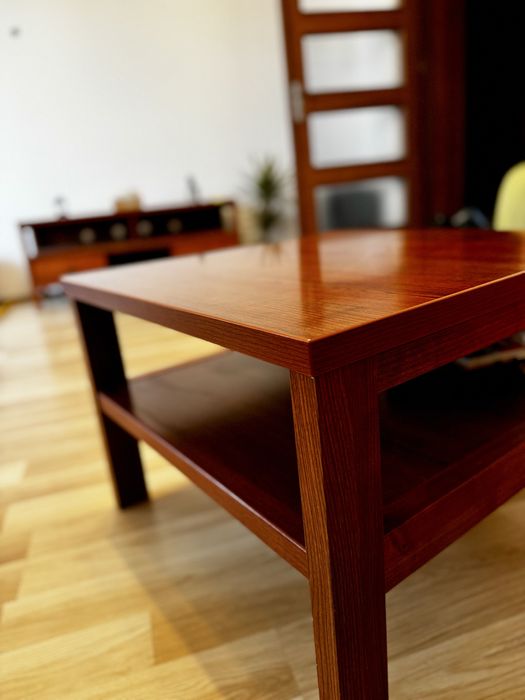 Stolik kawowy, ciemny odcień drewna