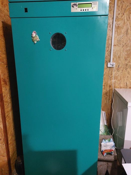 Інкубатор на 1400 яєць