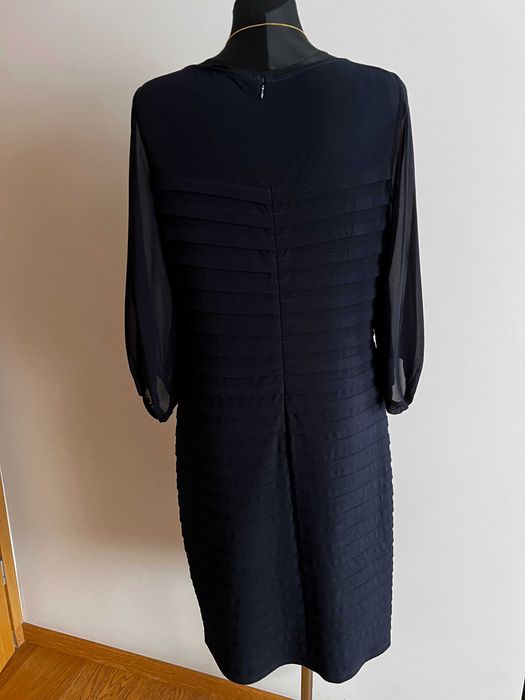 Vera Mont bardzo elegancka sukienka wizytowa granat r.40
