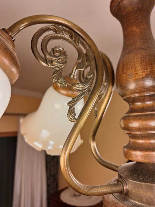 Candeeiro arte nova teto e mesa cabeceira