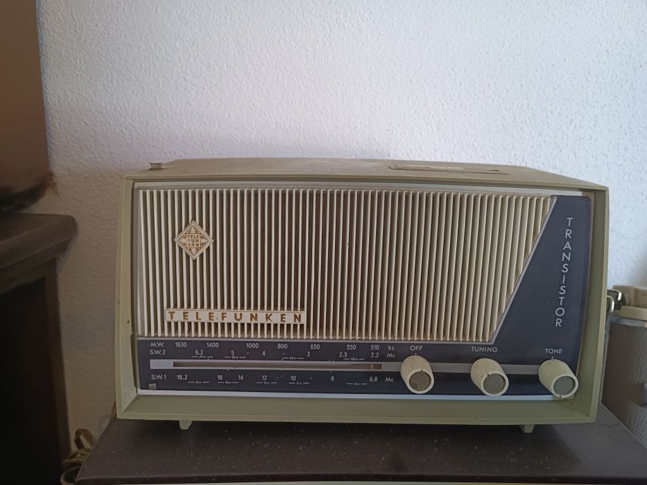 Lote de rádios antigos vintage Philips Telefunken e outros para coleção/restauro