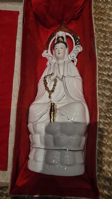 Estatueta deusa Chinesa porcelana