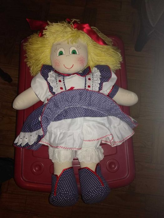 Boneca de pano colorida