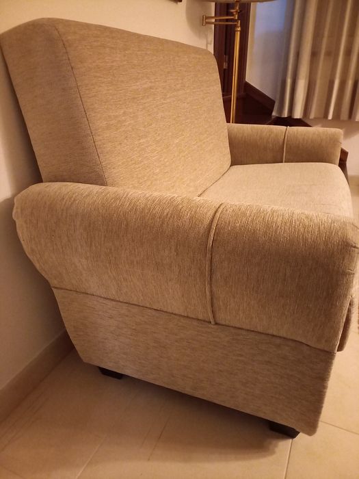 Sofá de 2 lugares bege