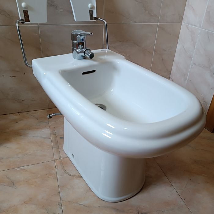 Bidé com tampa Roca