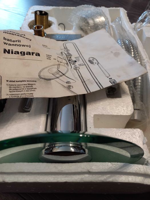 Zestaw baterii wannowej niagara.  Dzklana