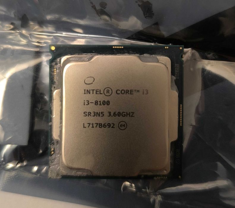 Procesor i3 8100