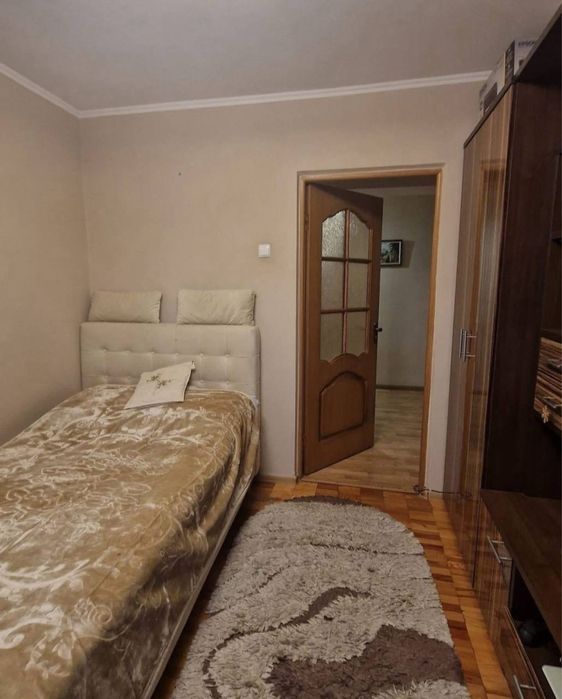 Продається 3-х кімнатна квартира з ремонтом в цегляному будинку