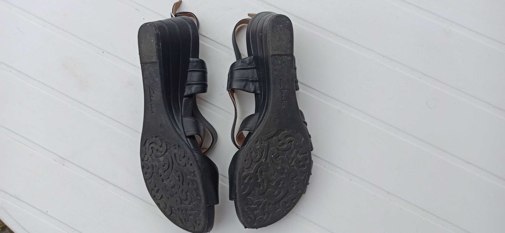 Skórzane sandały Clarks 42 klin. Uk8