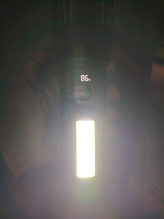 CB311Y – Lanterna Potente com Feixe de~ 600 m, Powerbank e Isqueiro In