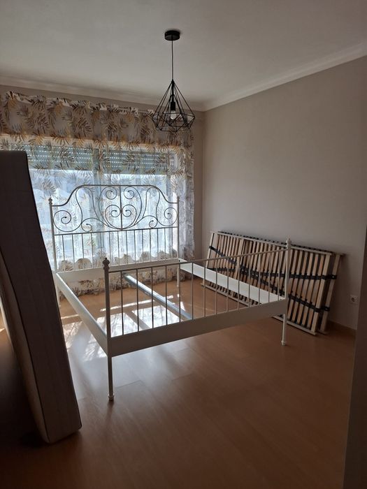 Cama de casal em ferro