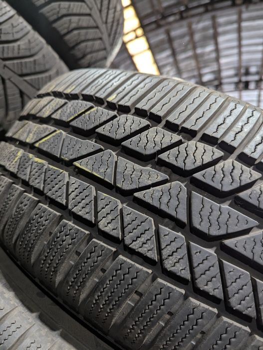 235/55R17 Continental