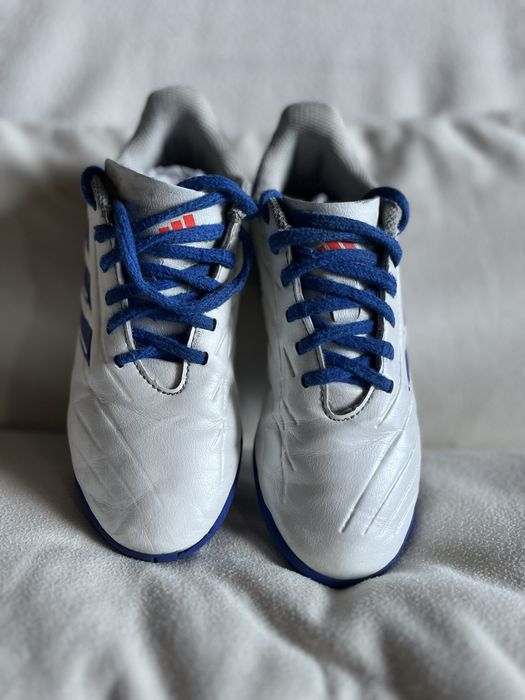 Buty do piłki halowej Addidas rozm. 33