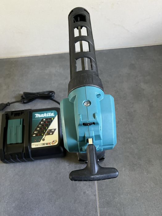 Акум. Пістолет для герметика Makita DCG 180