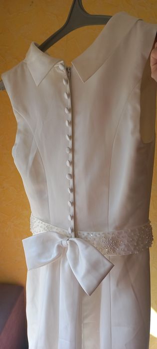 Біла сукня в підлогу