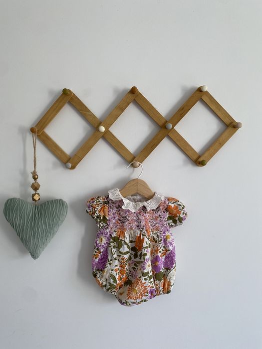 Kombinezon letni next 56 kwiaty pomarańczowe liliowe haft kołnierzyk